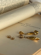 Vintage 18k Parisian Designer Swirl Earrings