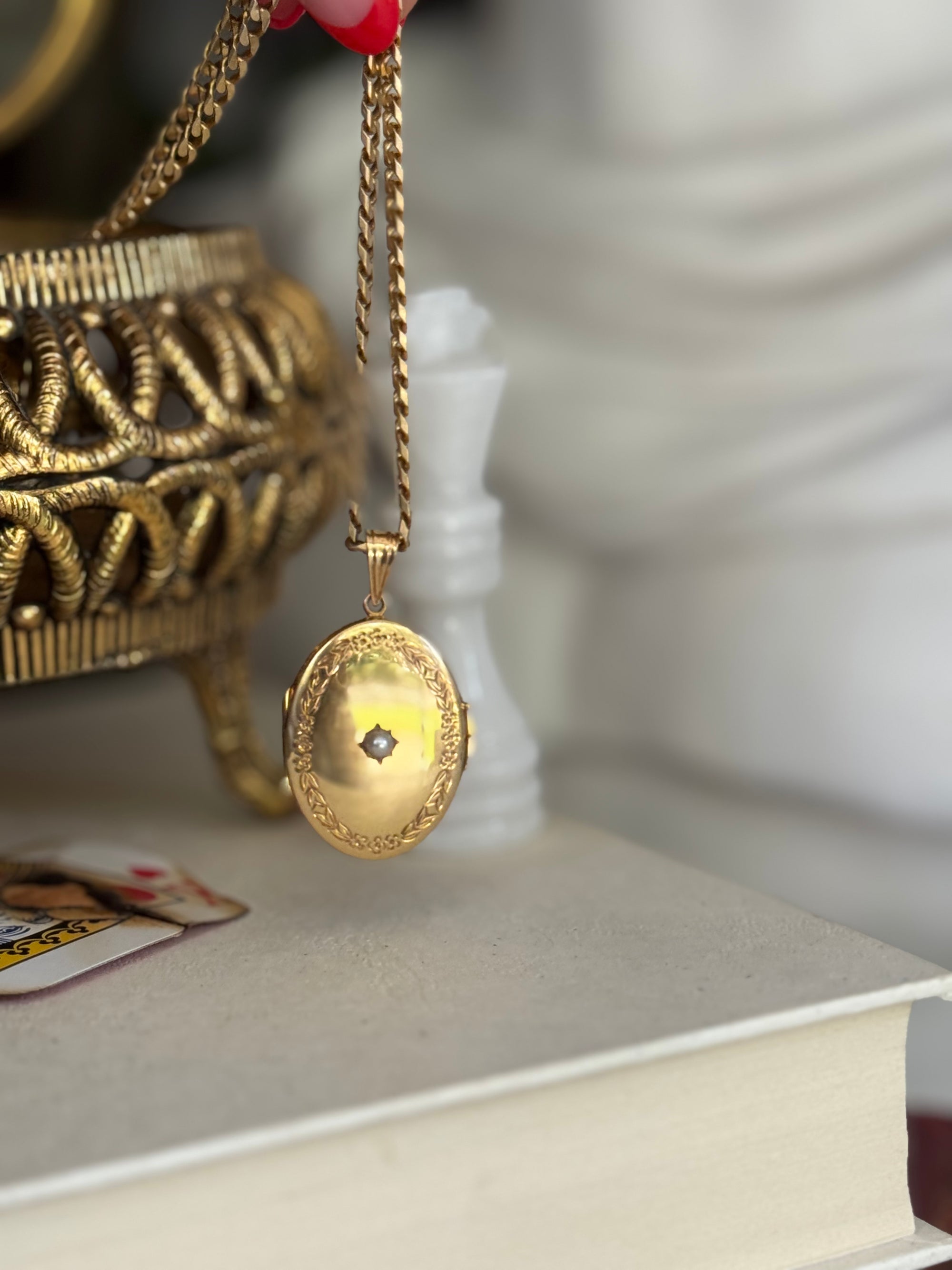 Vintage 18k Yellow Gold & Pearl Set Locket