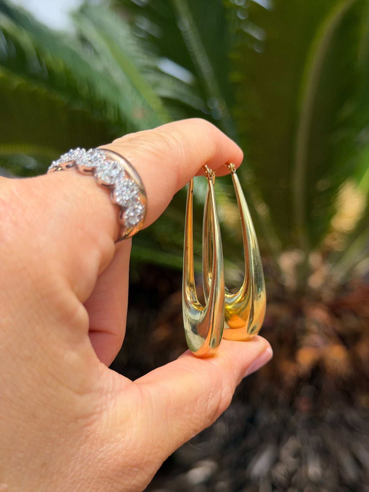 18k Vintage Italian Sculptural Oval Hoops