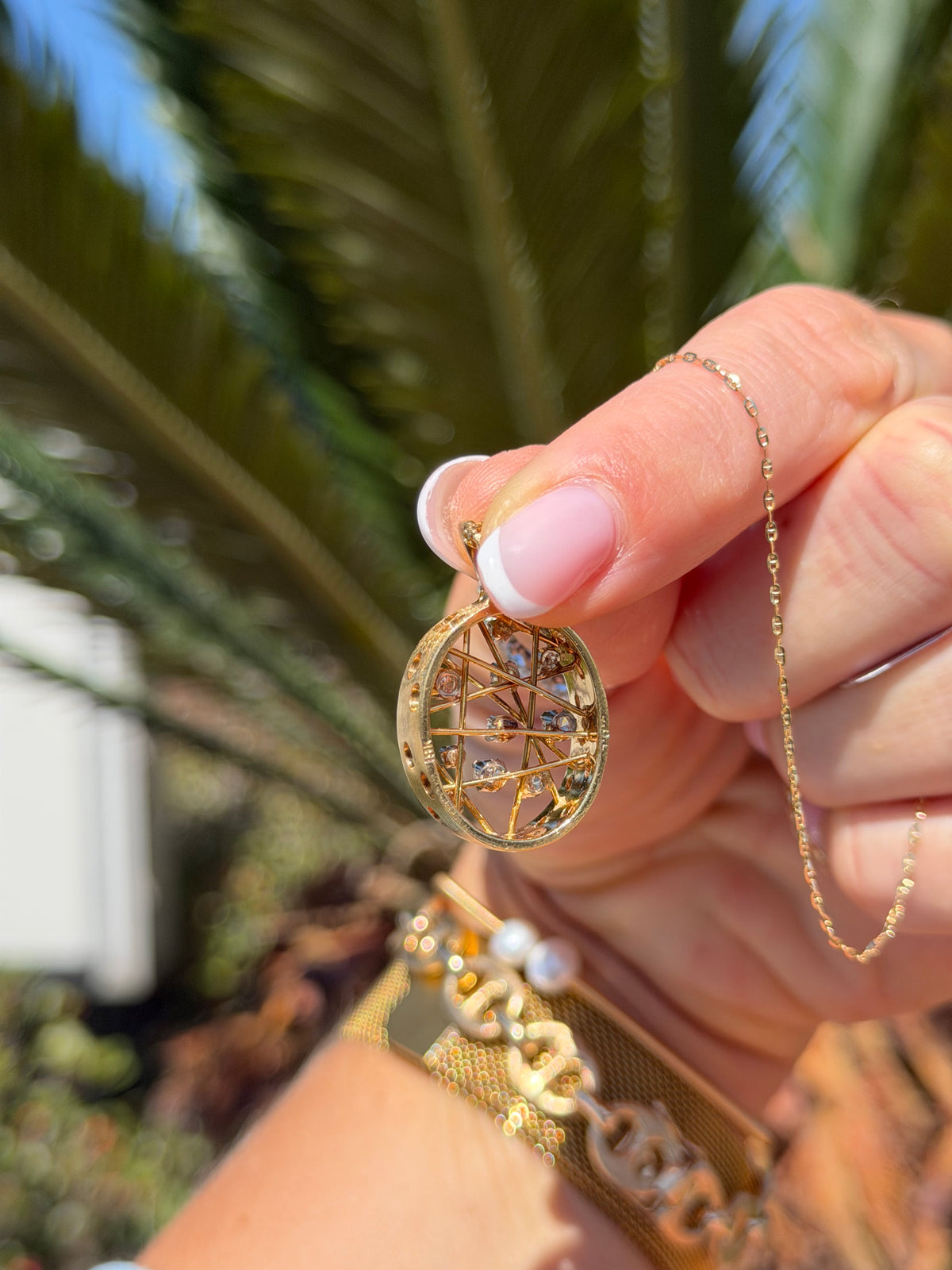 Openwork 18k Yellow Gold and Natural Diamond Pendant Necklace