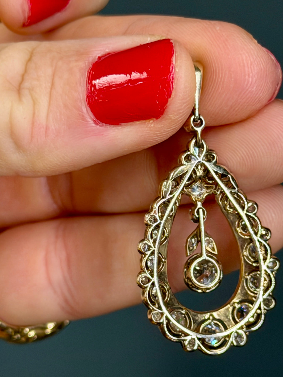 Belle Époque Teardrop Pendant