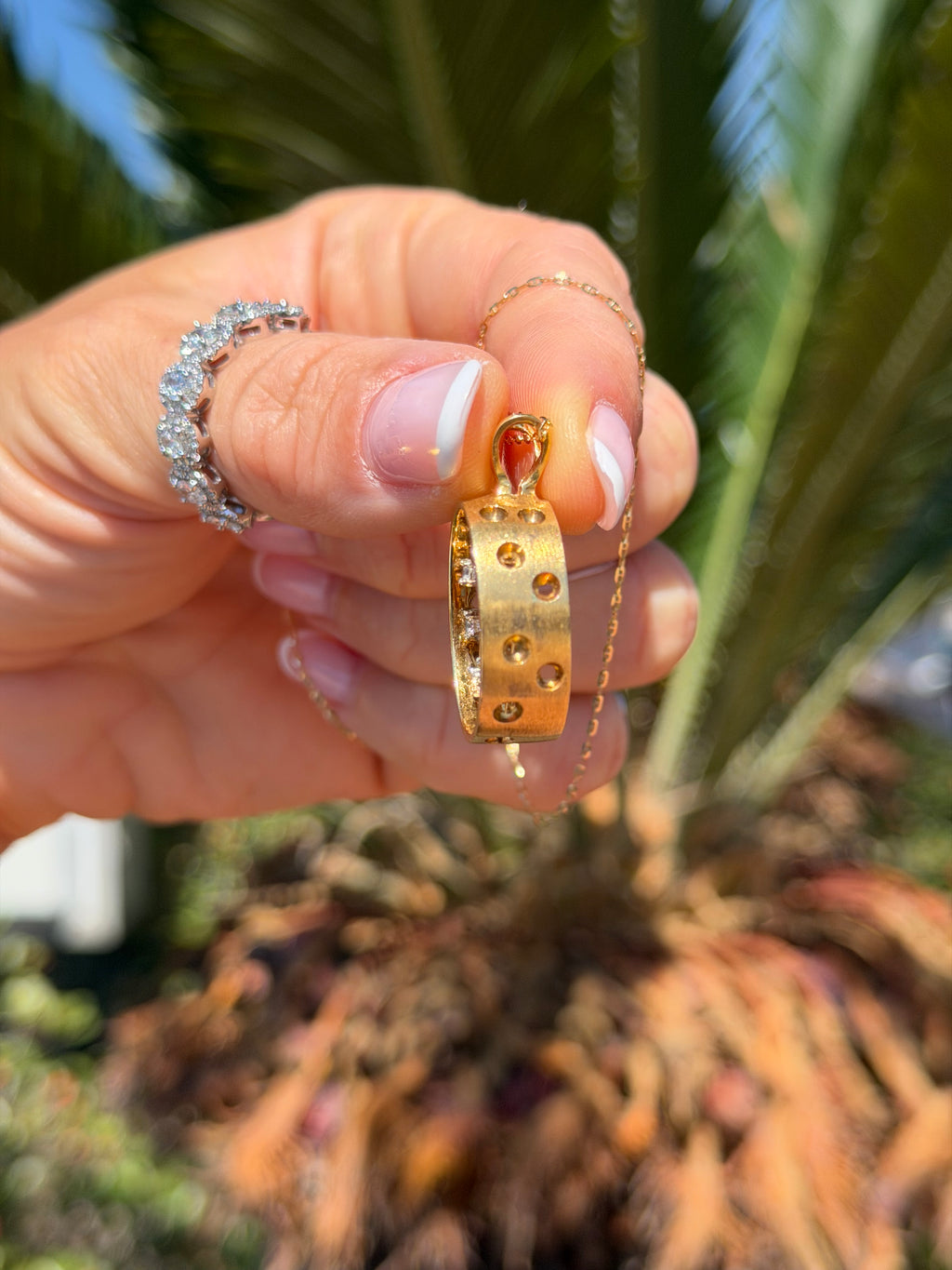 Openwork 18k Yellow Gold and Natural Diamond Pendant Necklace